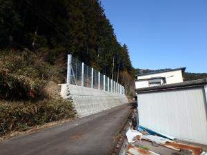 町施工の落石防護柵