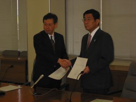 岐阜県が行う事務事業からの暴力団排除に関する合意書締結式