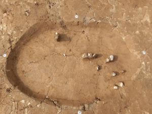 下呂石製の剥片が出土した土坑の写真です
