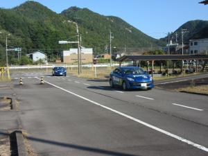 教習車にて運転技能確認中