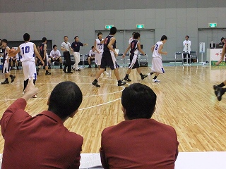 千葉県船橋市内で、第65回国民体育大会・少年男子バスケットボール競技を観戦の画像