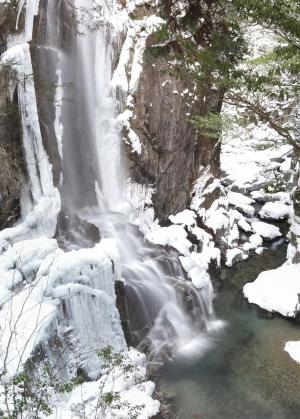 観音滝（冬）