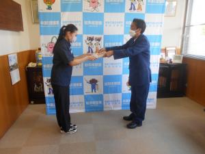 堀美鈴さんへの感謝状贈呈