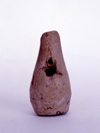 遺物包含層から出土した土製の笛2