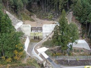 加茂郡白川町坂ノ東砂防堰堤完成