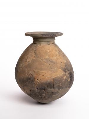 明徳遺跡から出土した土師器の加飾壺です