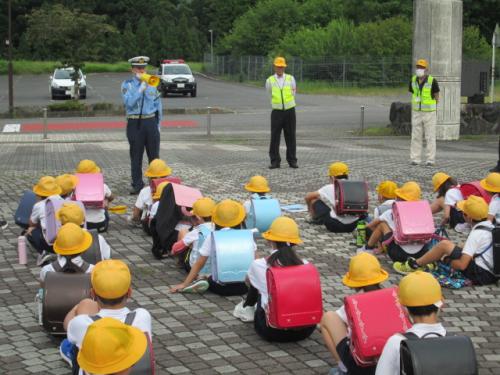 多良小で交通安全指導