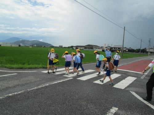 広幡小学校の下校指導を行いました