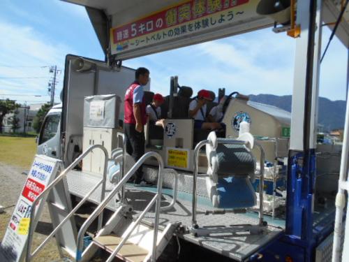 衝突体験車で体験型交通安全教育