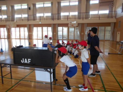 養北小学校で交通安全教室