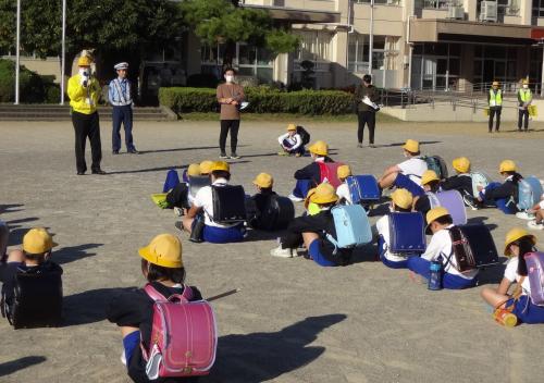 下校時に交通安全教室を開催