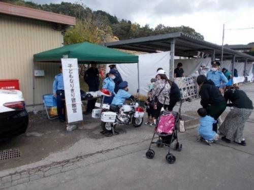 「子どもなりきり警察官」の様子