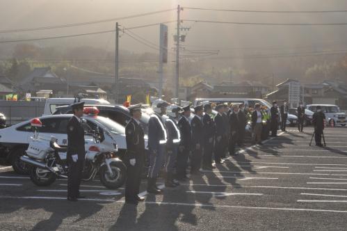 年末年始出発式、車等整列