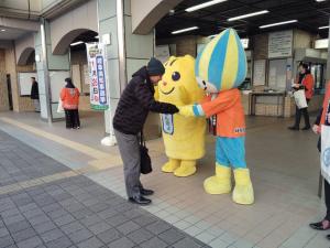 街頭啓発の様子（恵那市）