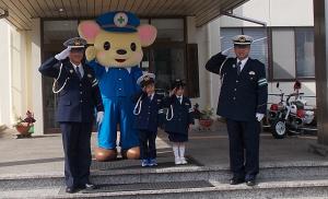 画像（一日警察官の委嘱を受けた園児等）