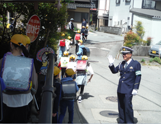画像（下校時の児童見守り）
