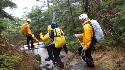 画像（山岳遭難者の救助活動）