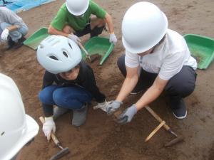 発掘体験の様子２