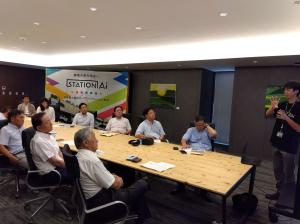 STATION Ai株式会社において、入居企業への支援について説明を受ける委員