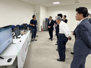 株式会社HIGUCHIにおいて、技術伝承等におけるデジタル活用について説明を受ける委員