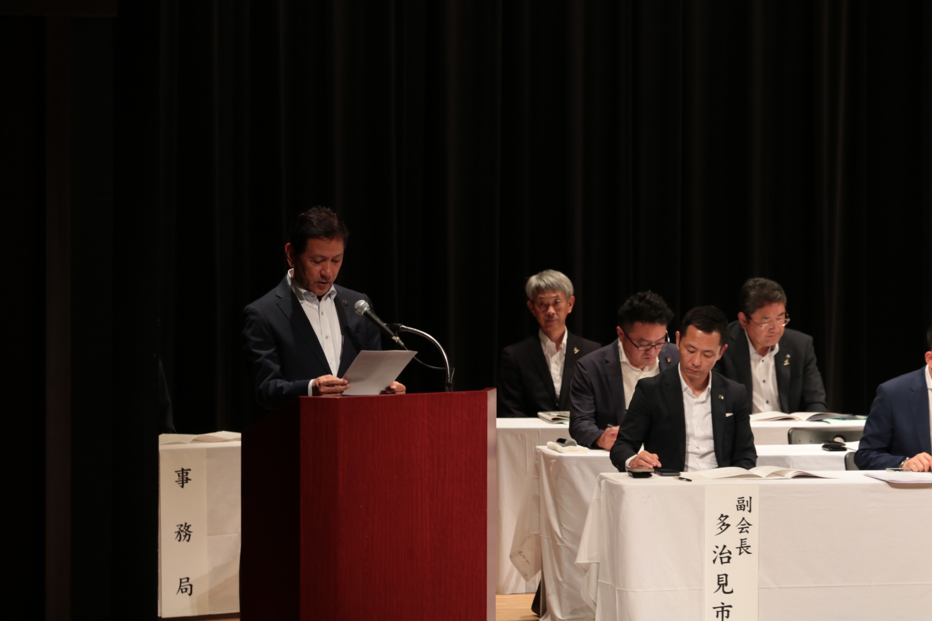決議案朗読