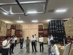 株式会社三千盛において、DXを活用した酒づくり等について説明を受ける委員