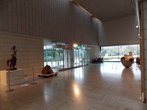 県美術館2