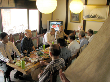 「金金サロン」昼食会の様子の画像