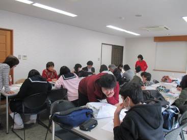 中学生の受験勉強の画像