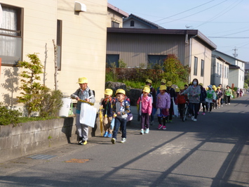 新一年生頑張って登校します。