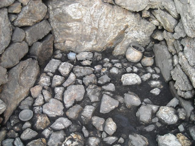 洞北山4号古墳土師器出土状況の画像