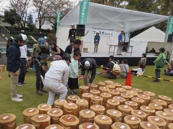 丸太いす大抽選会の画像