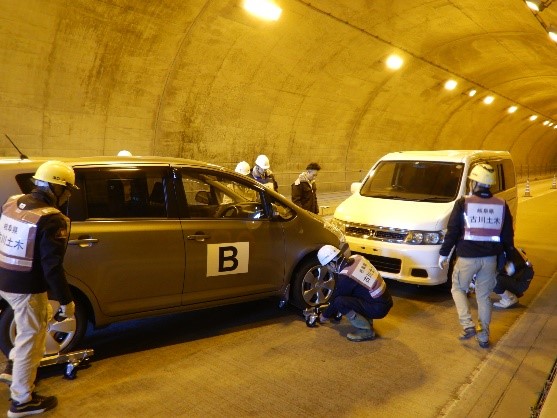 ゴージャッキの設置による車両移動