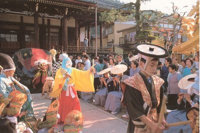 岸劔神社の大神楽