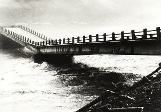 美濃市上野睦橋の落橋の画像