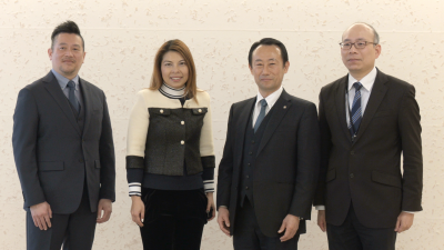 香港経済貿易代表部のみなさんとの記念写真