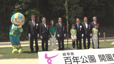 植樹記念撮影の様子