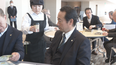 喫茶サービス授業の様子