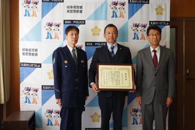 署長室にて
