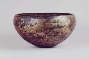 金銅獅子唐草文鉢