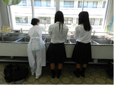 手洗いの様子
