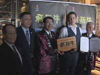 飛騨牛海外推奨店の銘板贈呈 飛騨牛海外推奨店の銘板贈呈