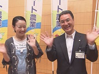 県職員とレポーター 県職員とレポーター