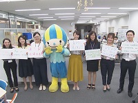 外国人の相談に対応する相談員のみなさん 外国人の相談に対応する相談員のみなさん