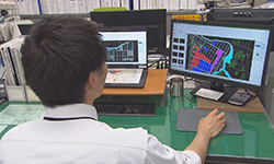 相馬さんデスクワークの様子